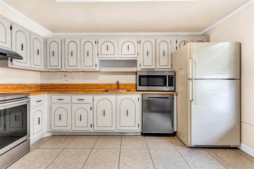 Building Photo - 2605 SW 73rd Way