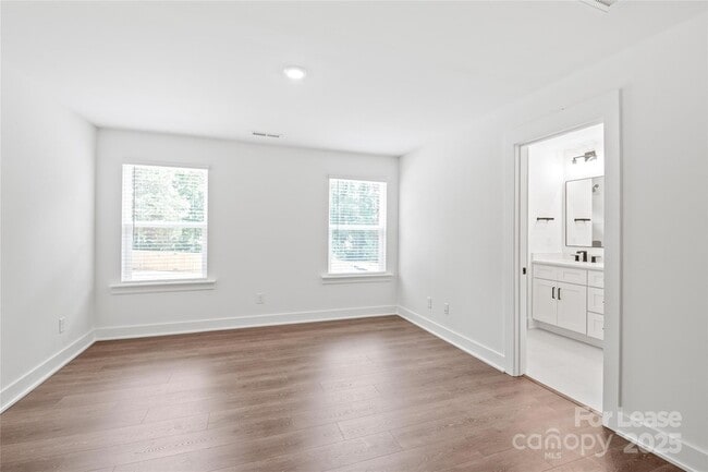 Building Photo - 2011 Wilson Ave