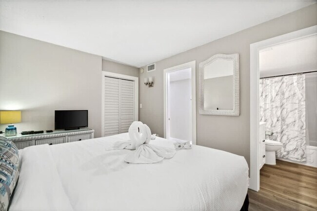 Building Photo - 8815 Thomas Dr