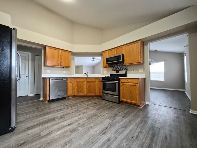 Building Photo - 2850 Stonewater Dr