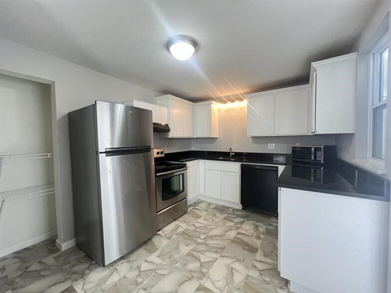 Building Photo - 125 N 9th St