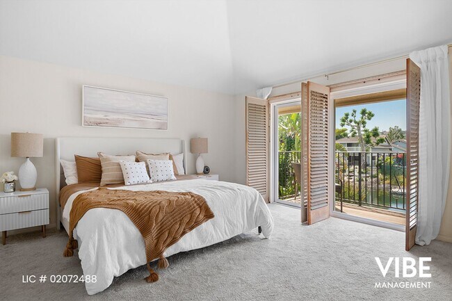 Building Photo - Gorgeous GUARD GATED Westlake Island 3+3 h...