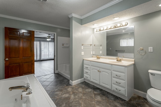 Building Photo - 17 Barnhardt Cir