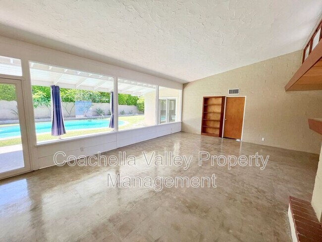 Building Photo - 1680 E Mesquite Ave