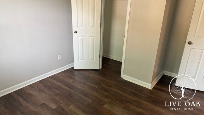 Building Photo - ENJOY A $500 MOVE-IN CREDIT WHEN YOU LEASE TODAY!**