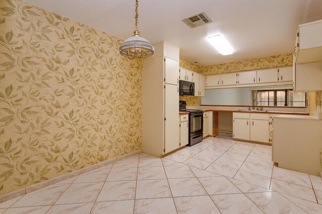 Building Photo - 8266 Ambrose Cove Way