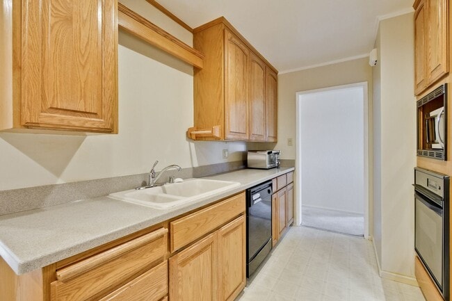 Building Photo - Excellent 4 bed 2.5 Bath Single Family Home!