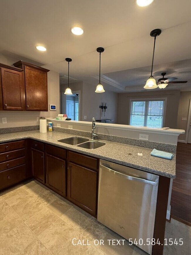 Building Photo - 839 Summerdean Ave NE