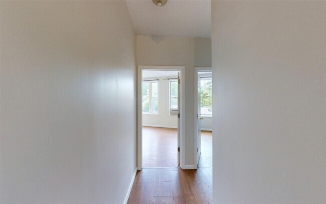 Building Photo - 475 Ashford Ave