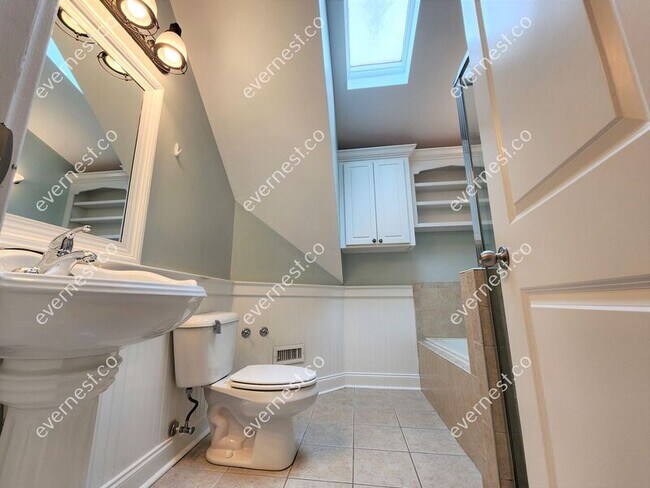 Building Photo - 219 Randolph St NE