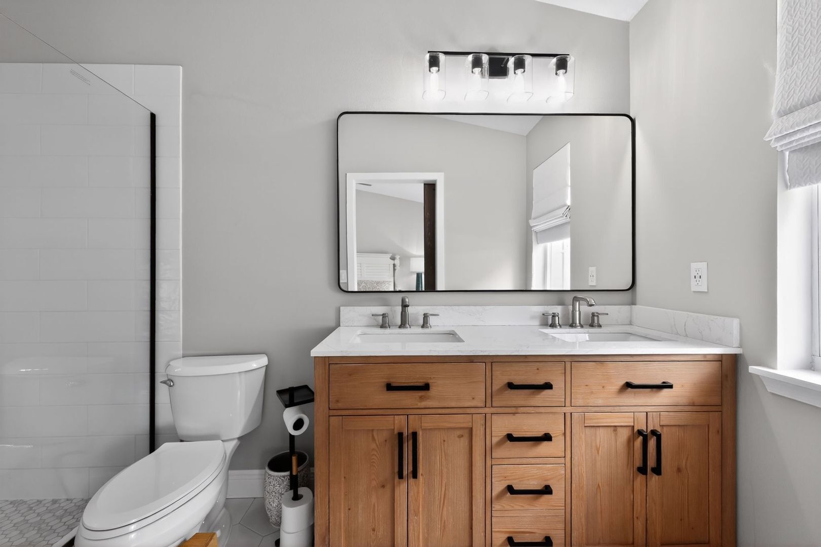 Building Photo - 8023 Bellagio Ln