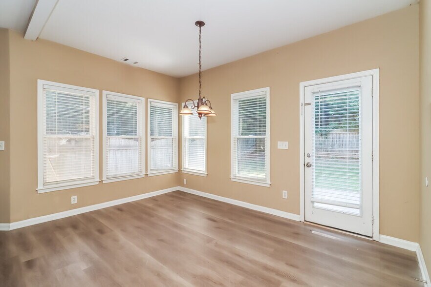 Building Photo - 3046 Woodbridge Ln