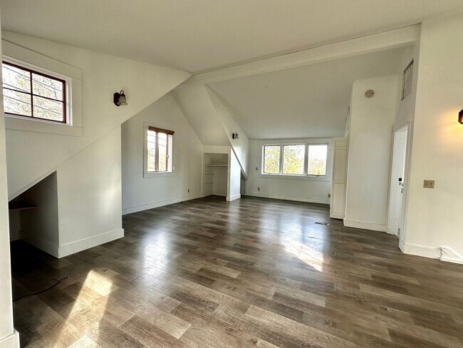 Building Photo - Spacious 1-Bedroom Home with Expansive Living Space