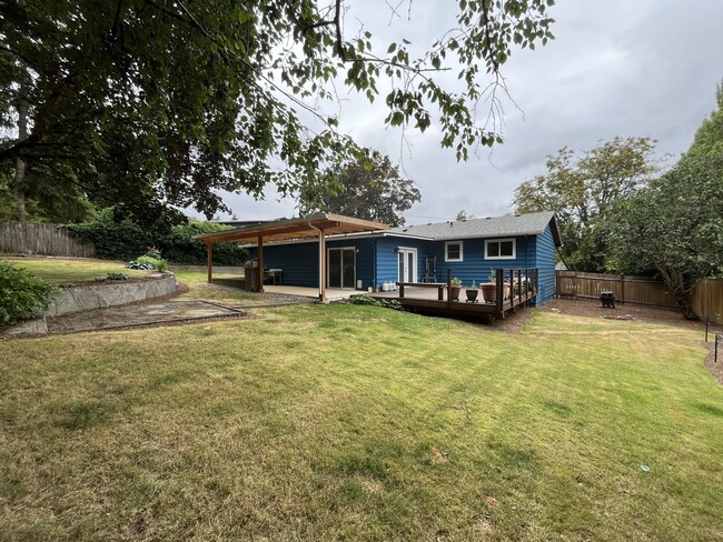 Building Photo - Beautiful 3-Bedroom West Linn Home with Bonus Room, Updated Kitchen and Large Fenced Yard