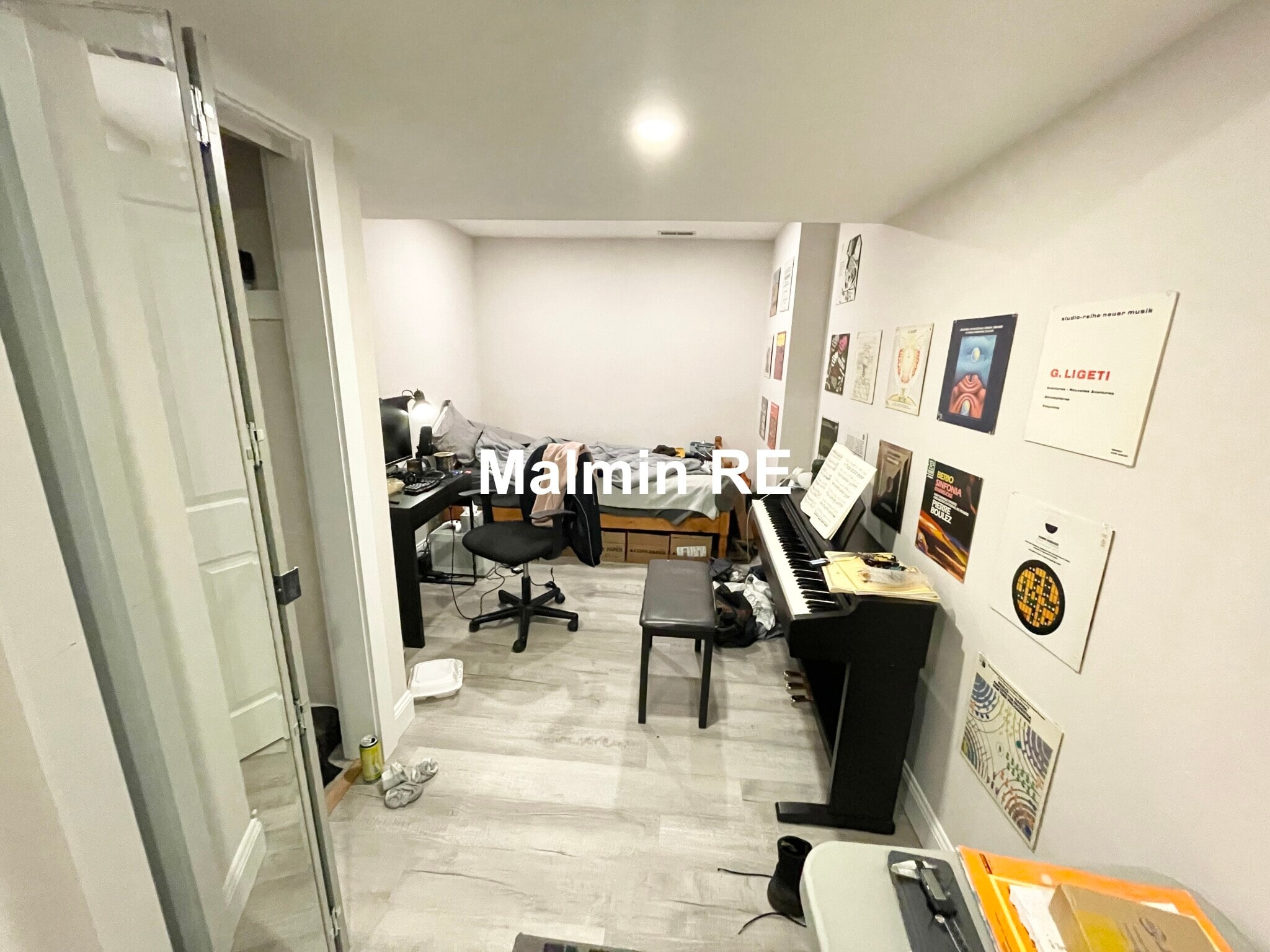 Building Photo - 27 Iroquois St