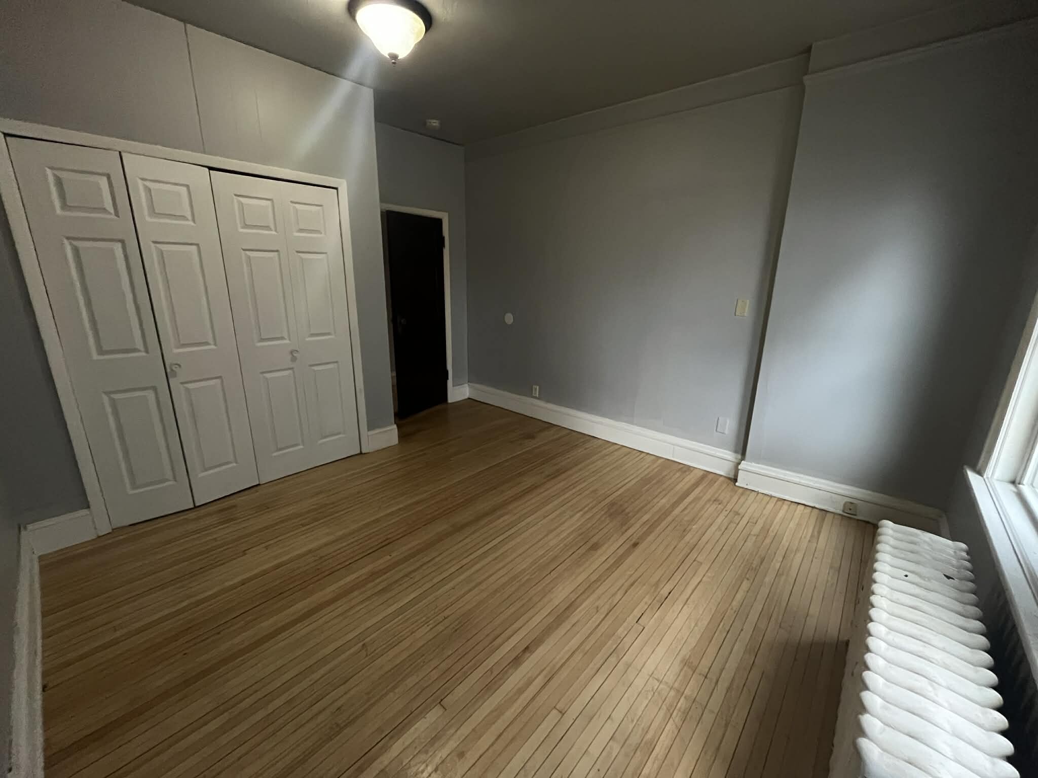 Building Photo - 2025 W 4th St