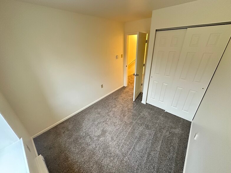 Building Photo - 1174 Ravenwood Rd