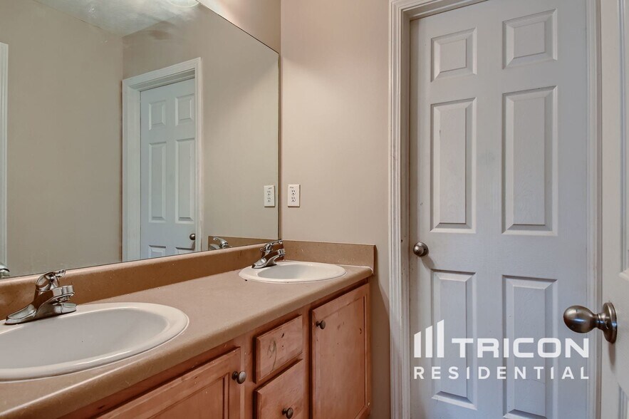 Building Photo - 828 Redan Way