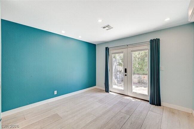Building Photo - 4153 Woodcrest Rd