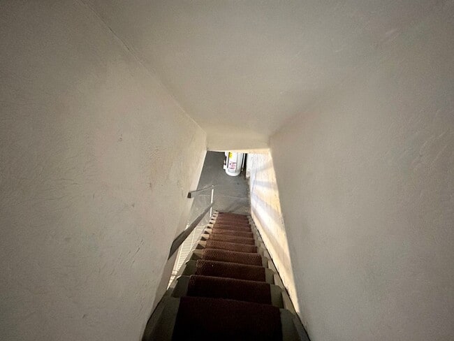 Building Photo - Norwood - Lovely, clean quiet 3bed in side by side duplex