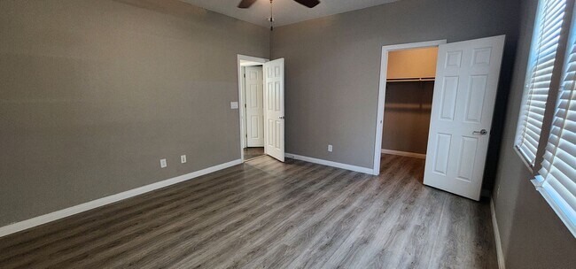 Building Photo - Lone Mountain Heights Luxury Living! 1st-m...