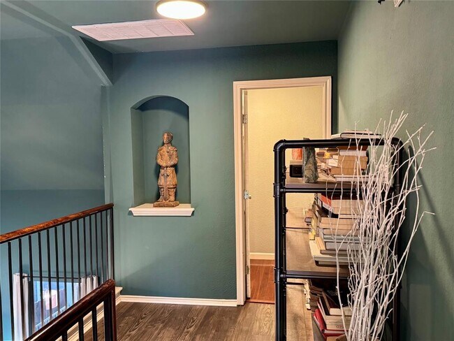 Building Photo - 2308 Sweet Clover Dr