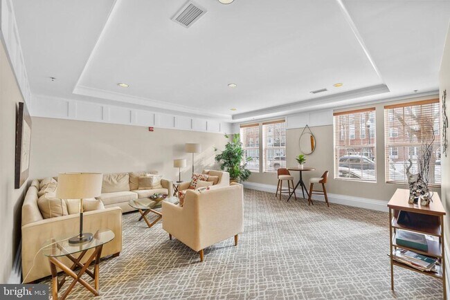 Building Photo - 4951 Brenman Park Dr