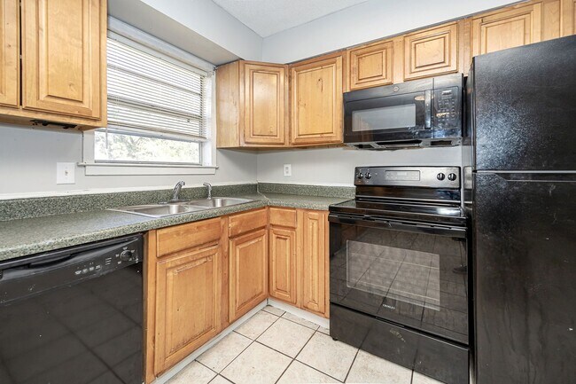 Building Photo - Charming 3-Bed, 2-Bath Home in Pascagoula – Great Location!