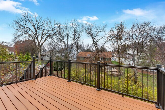 Building Photo - 627 Fox Hill Estates Dr