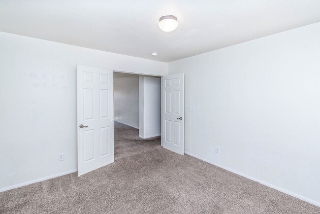 Building Photo - BEAUTIFUL SINGLE-STORY HOME LOCATED IN LAS...