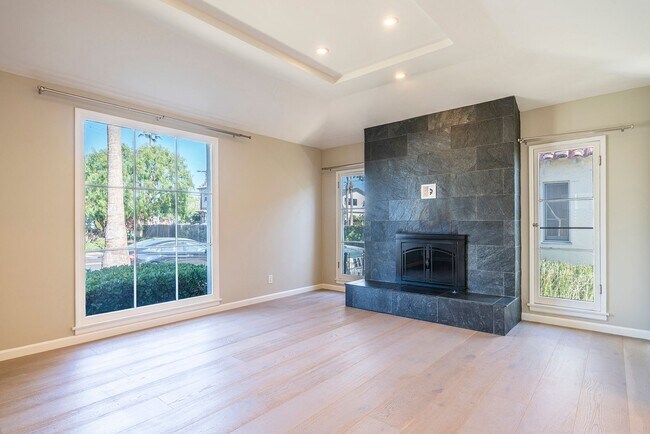 Building Photo - Warm & Inviting Venice Beach Rental Home!