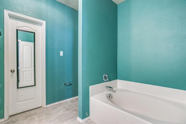 Building Photo - 8633 Star Thistle Dr