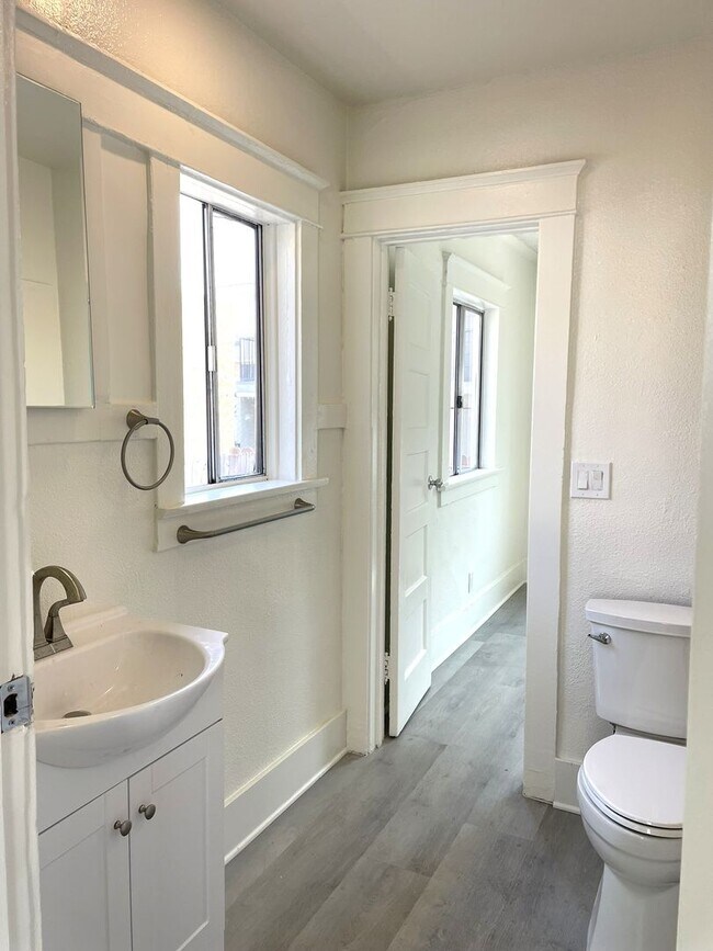 Building Photo - 469