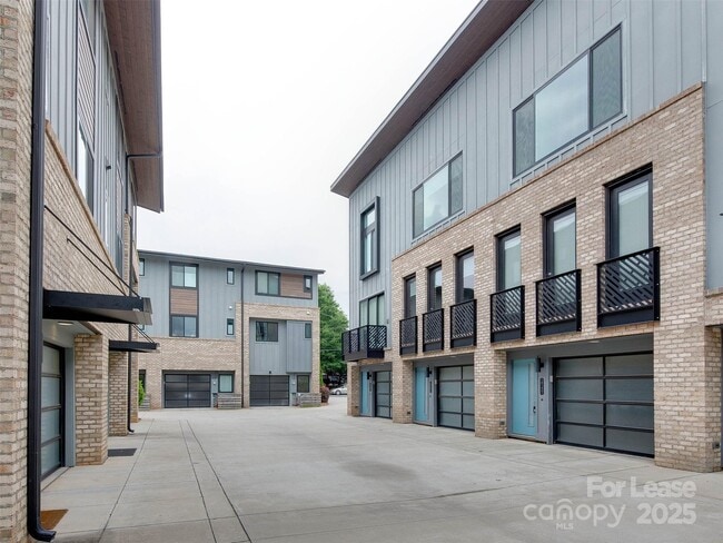 Building Photo - 225 Domain Way
