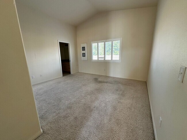 Building Photo - Welcome to this 5 Bedroom 3 Bath Home!