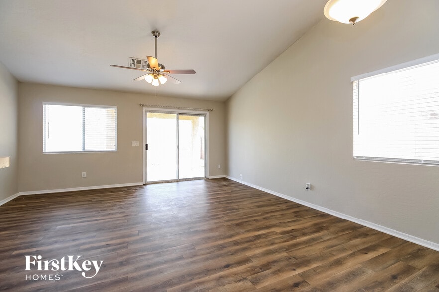 Building Photo - 7023 S 38th Dr
