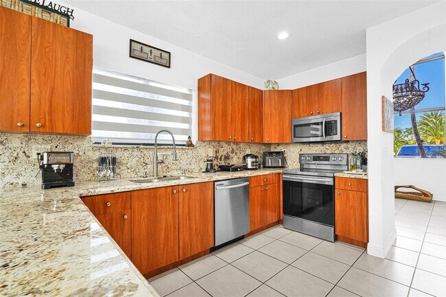Building Photo - 5040 SW 159th Ave