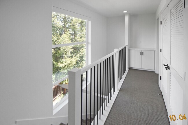 Building Photo - LuxurSmart Townhome with Solar | 3 Bed | 3.5 Bath | Built in 2021 | Walk to Sprouts/Dining