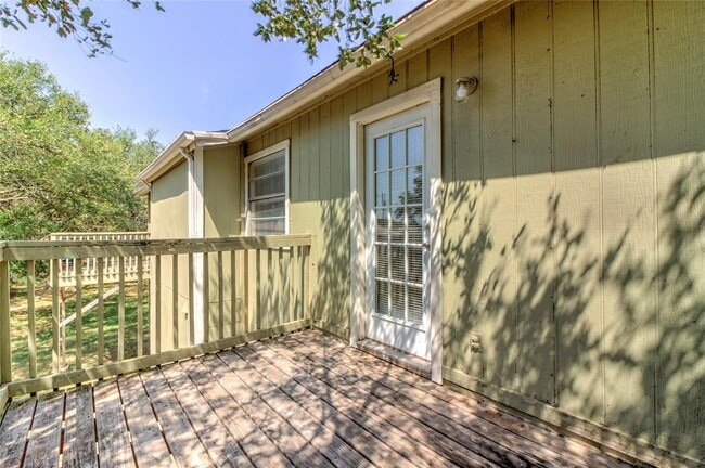 Building Photo - 400 Hedgewood Dr
