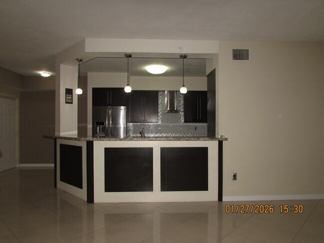 Building Photo - 350 Crestwood Cir