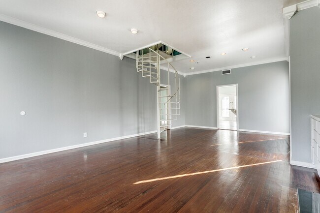 Building Photo - 3-BEDROOM COTTAGE IN ALAMO HEIGHTS