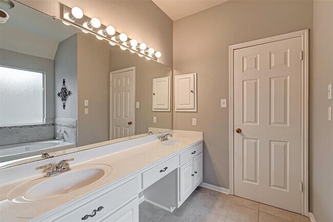 Building Photo - 2130 Autumn Fern Dr
