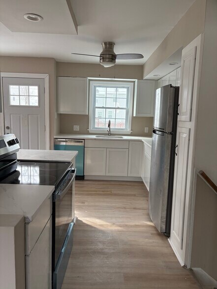 Building Photo - 8 Lynch Farm Dr