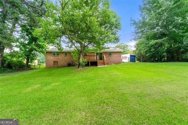 Building Photo - 3027 Lakeridge Dr SE