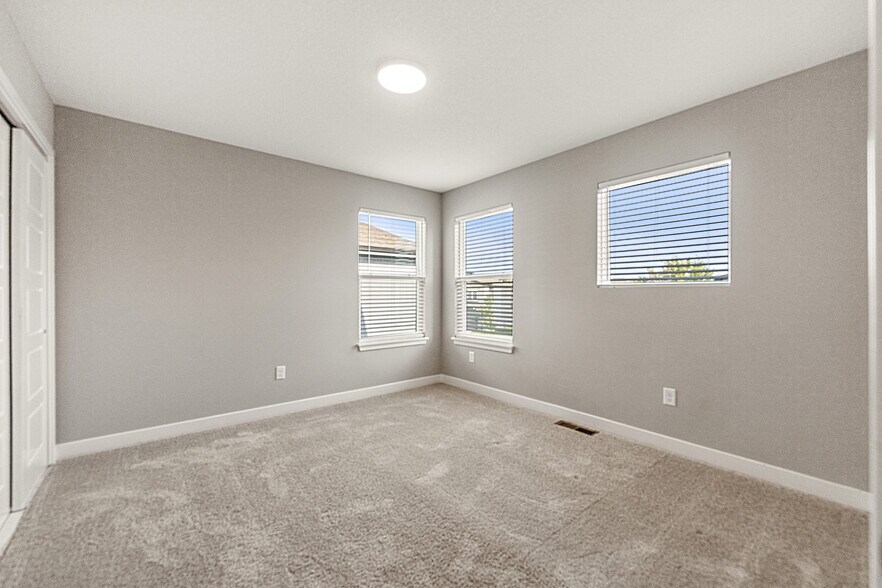 BR2 with 3 windows 2nd Story - 13305 W 180th St