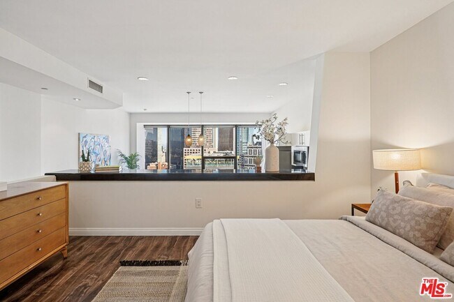 Building Photo - 1100 Wilshire Blvd
