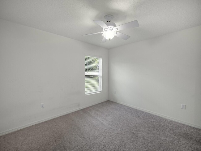 Building Photo - 544 SE Whitmore Dr