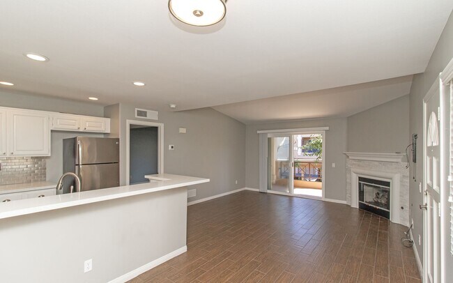 Building Photo - Welcome to this charming 1-bedroom, 1-bathroom home located in the desirable Carlsbad, CA