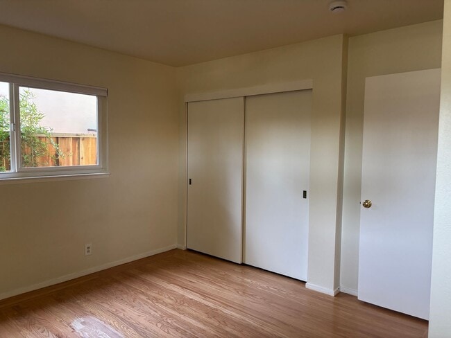 Building Photo - Well maintained 3 bed/2 bath in Santa Clara, bring your pet :)