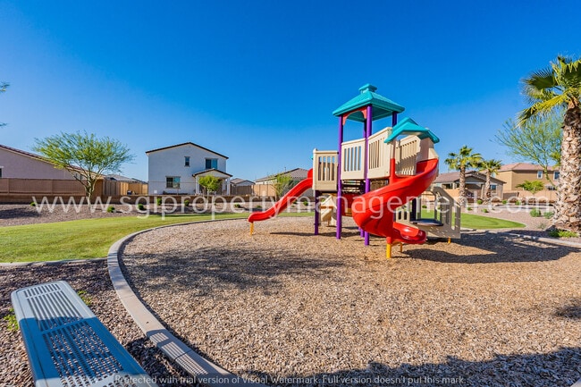 Building Photo - 2038 E Julian Dr